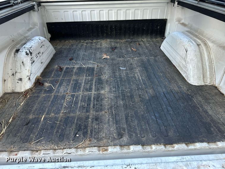 image for item NM9031 2006 Chevrolet Silverado 1500  Crew Cab pickup truck