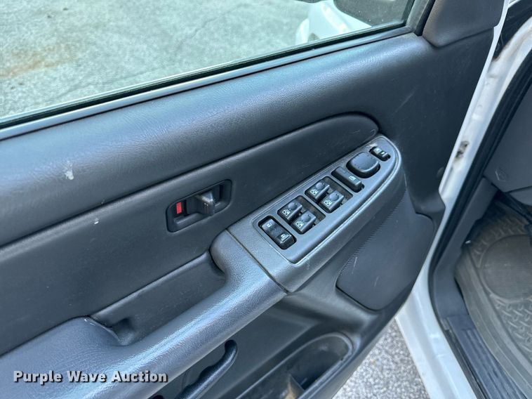 image for item NM9031 2006 Chevrolet Silverado 1500  Crew Cab pickup truck