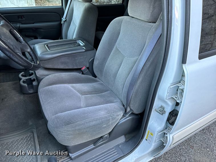 image for item NM9031 2006 Chevrolet Silverado 1500  Crew Cab pickup truck