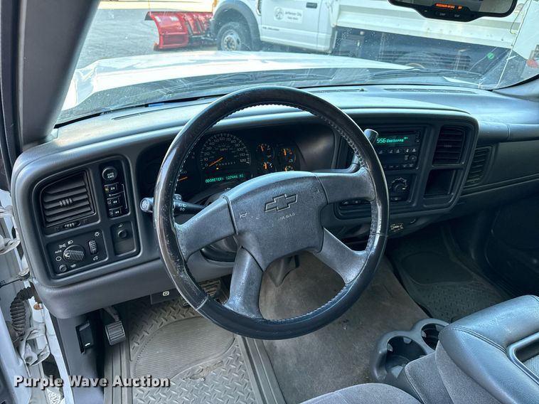 image for item NM9031 2006 Chevrolet Silverado 1500  Crew Cab pickup truck