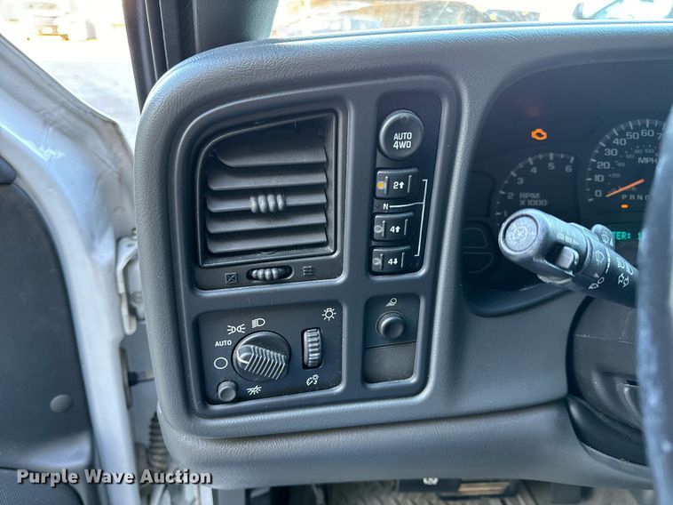 image for item NM9031 2006 Chevrolet Silverado 1500  Crew Cab pickup truck