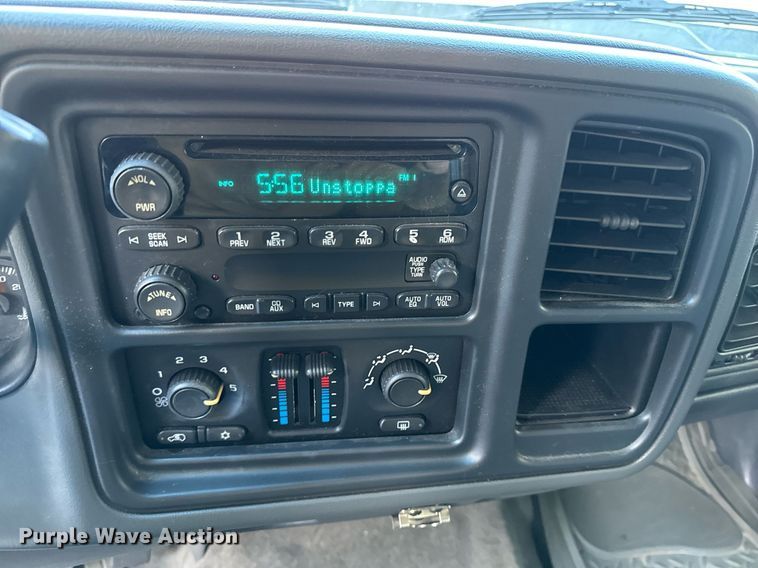 image for item NM9031 2006 Chevrolet Silverado 1500  Crew Cab pickup truck