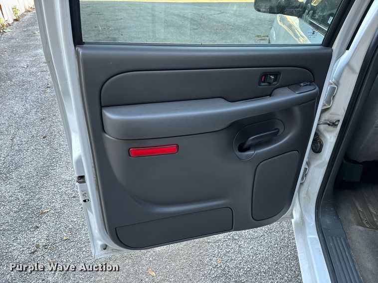 image for item NM9031 2006 Chevrolet Silverado 1500  Crew Cab pickup truck