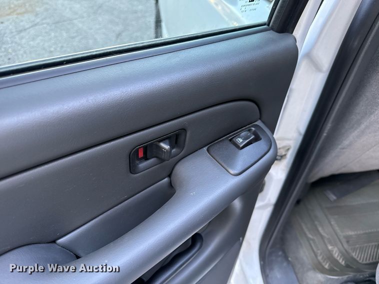 image for item NM9031 2006 Chevrolet Silverado 1500  Crew Cab pickup truck