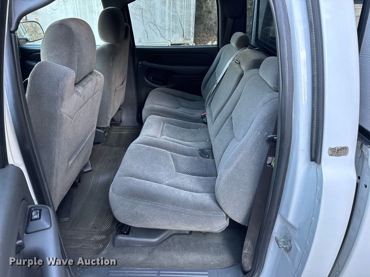 image for item NM9031 2006 Chevrolet Silverado 1500  Crew Cab pickup truck