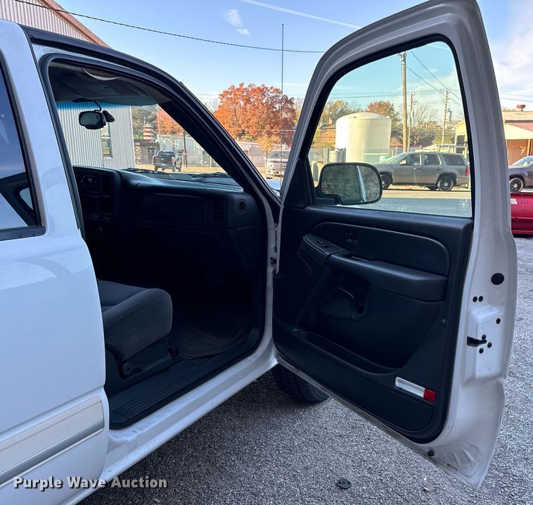 image for item NM9031 2006 Chevrolet Silverado 1500  Crew Cab pickup truck