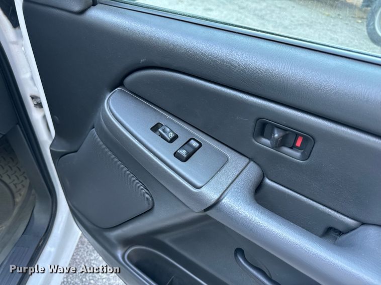 image for item NM9031 2006 Chevrolet Silverado 1500  Crew Cab pickup truck