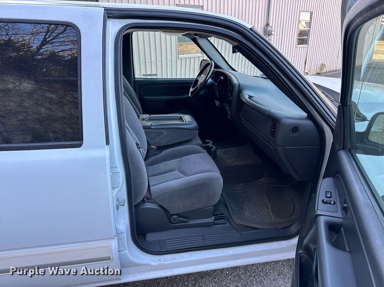 image for item NM9031 2006 Chevrolet Silverado 1500  Crew Cab pickup truck