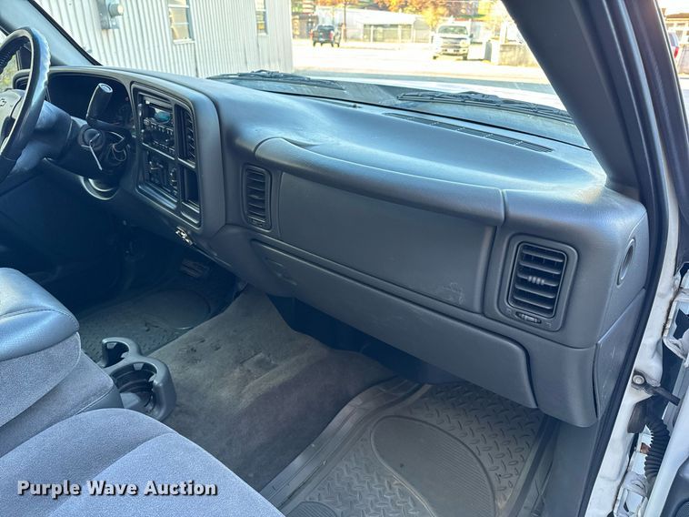 image for item NM9031 2006 Chevrolet Silverado 1500  Crew Cab pickup truck