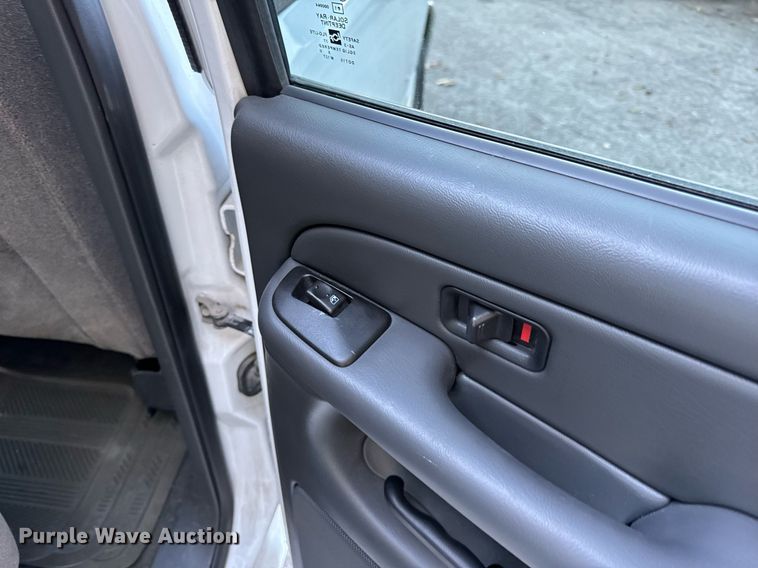 image for item NM9031 2006 Chevrolet Silverado 1500  Crew Cab pickup truck