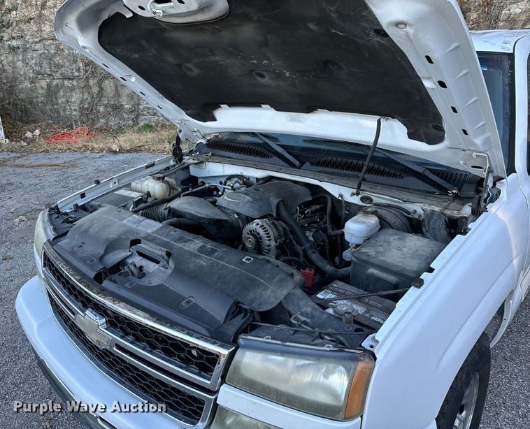 image for item NM9031 2006 Chevrolet Silverado 1500  Crew Cab pickup truck