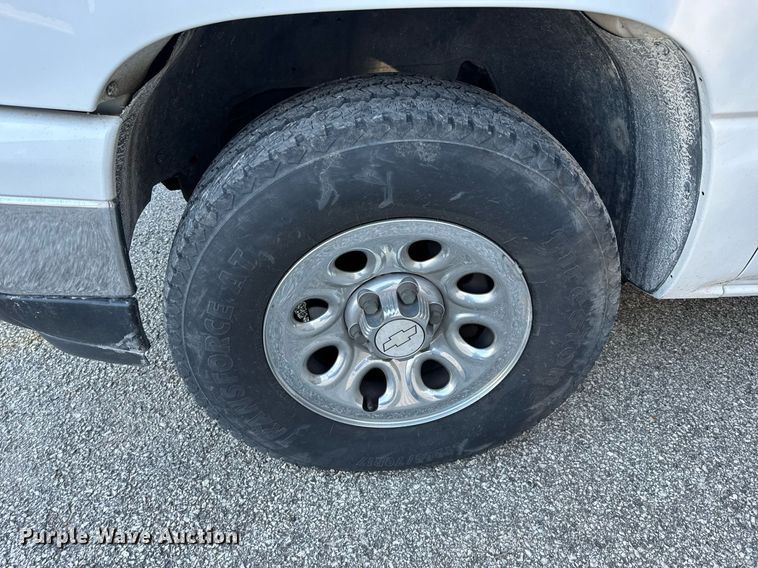 image for item NM9031 2006 Chevrolet Silverado 1500  Crew Cab pickup truck