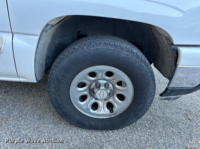 image for item NM9031 2006 Chevrolet Silverado 1500  Crew Cab pickup truck