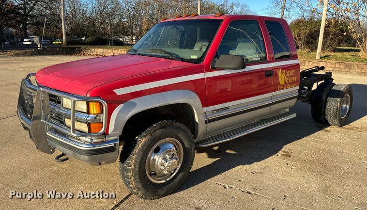 image for item NM9079 1996 Chevrolet Silverado 3500  Ext. Cab pickup truck cab and chassis