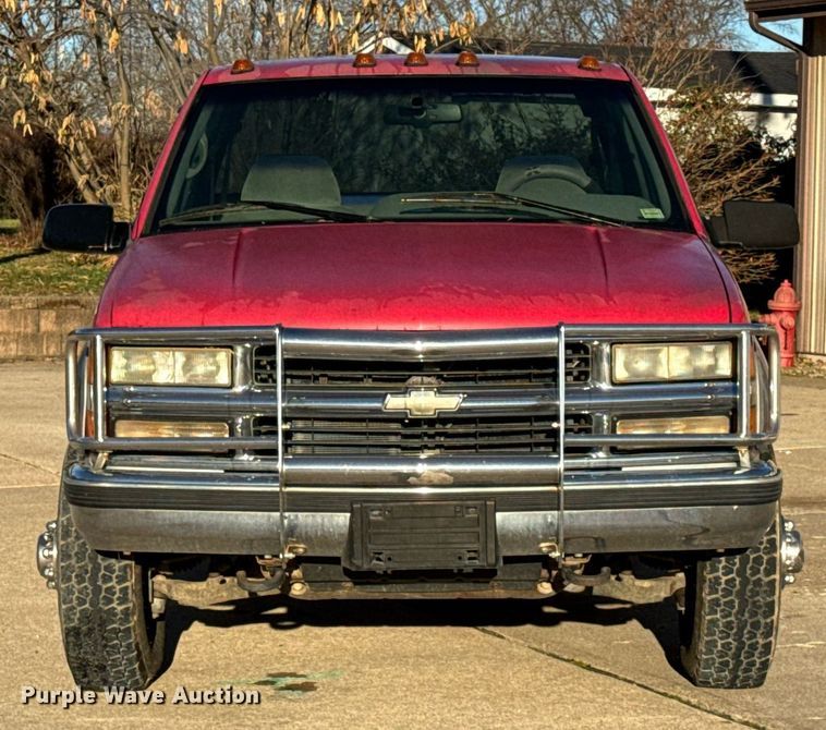 image for item NM9079 1996 Chevrolet Silverado 3500  Ext. Cab pickup truck cab and chassis