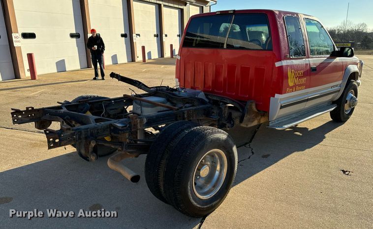 image for item NM9079 1996 Chevrolet Silverado 3500  Ext. Cab pickup truck cab and chassis