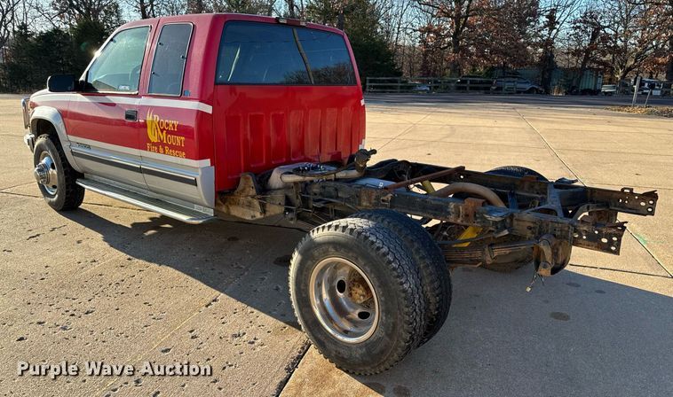 image for item NM9079 1996 Chevrolet Silverado 3500  Ext. Cab pickup truck cab and chassis