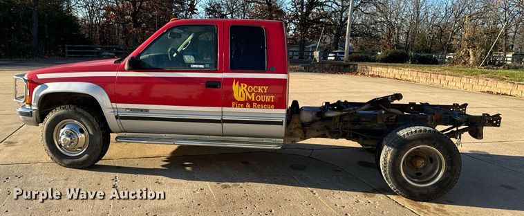 image for item NM9079 1996 Chevrolet Silverado 3500  Ext. Cab pickup truck cab and chassis
