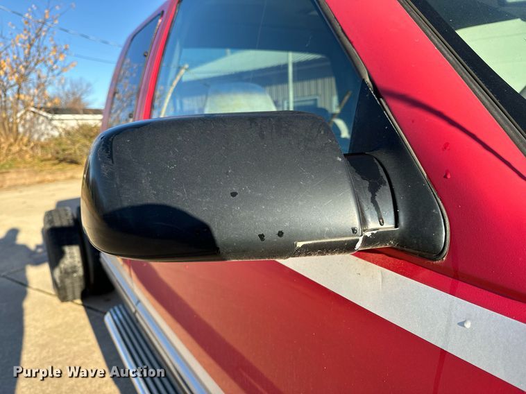 image for item NM9079 1996 Chevrolet Silverado 3500  Ext. Cab pickup truck cab and chassis