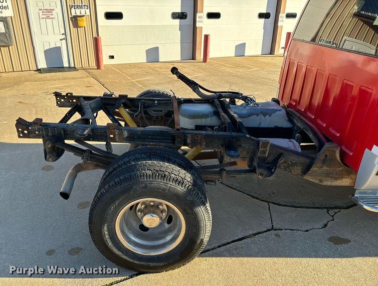 image for item NM9079 1996 Chevrolet Silverado 3500  Ext. Cab pickup truck cab and chassis