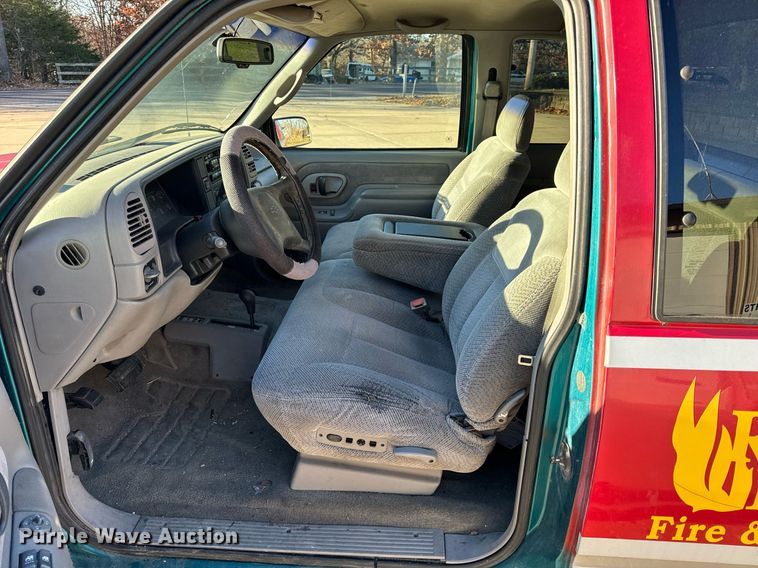 image for item NM9079 1996 Chevrolet Silverado 3500  Ext. Cab pickup truck cab and chassis