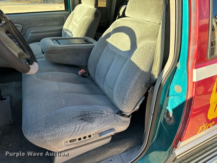 image for item NM9079 1996 Chevrolet Silverado 3500  Ext. Cab pickup truck cab and chassis