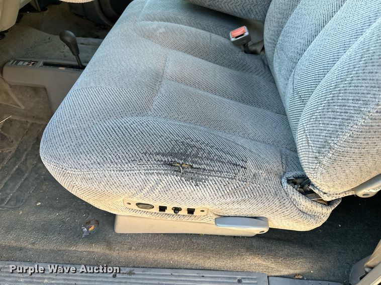 image for item NM9079 1996 Chevrolet Silverado 3500  Ext. Cab pickup truck cab and chassis