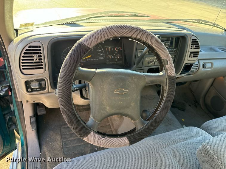 image for item NM9079 1996 Chevrolet Silverado 3500  Ext. Cab pickup truck cab and chassis