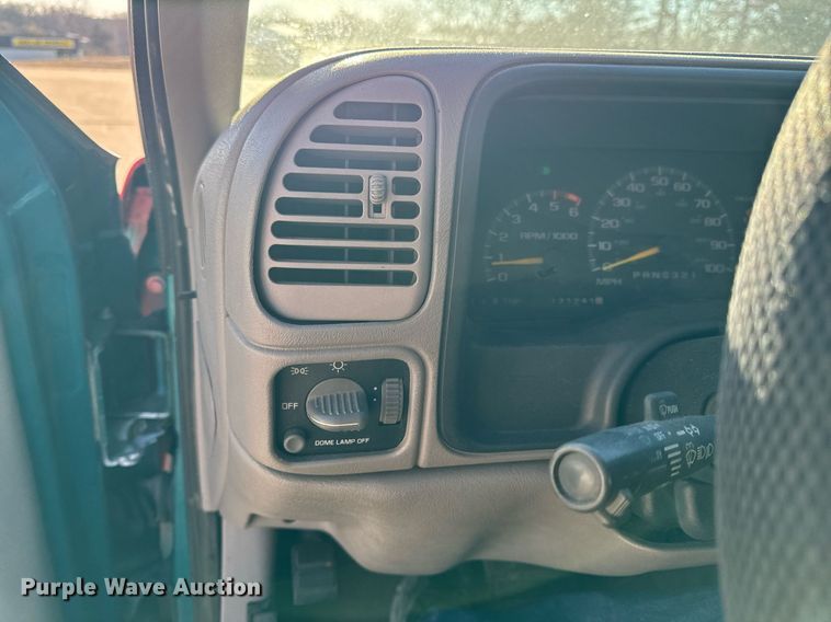 image for item NM9079 1996 Chevrolet Silverado 3500  Ext. Cab pickup truck cab and chassis