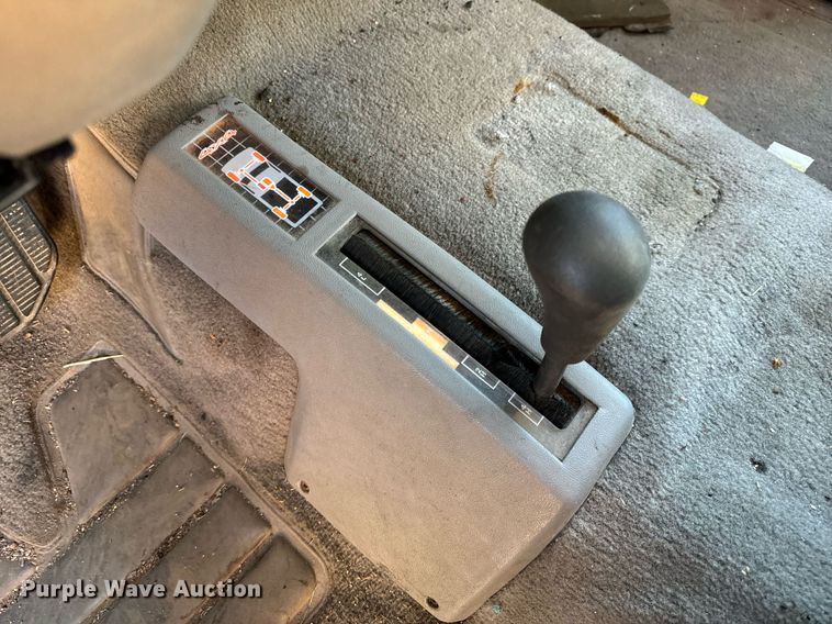 image for item NM9079 1996 Chevrolet Silverado 3500  Ext. Cab pickup truck cab and chassis