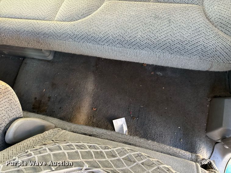 image for item NM9079 1996 Chevrolet Silverado 3500  Ext. Cab pickup truck cab and chassis