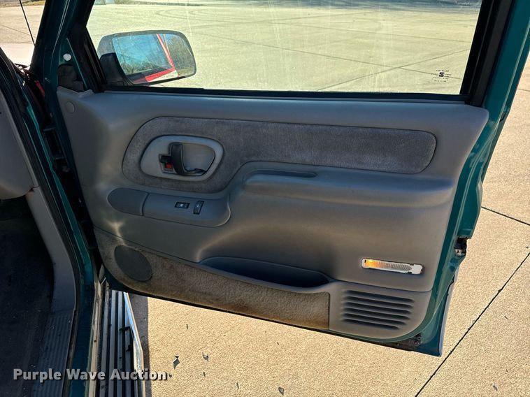 image for item NM9079 1996 Chevrolet Silverado 3500  Ext. Cab pickup truck cab and chassis