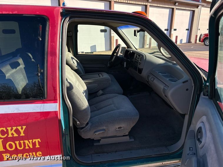 image for item NM9079 1996 Chevrolet Silverado 3500  Ext. Cab pickup truck cab and chassis