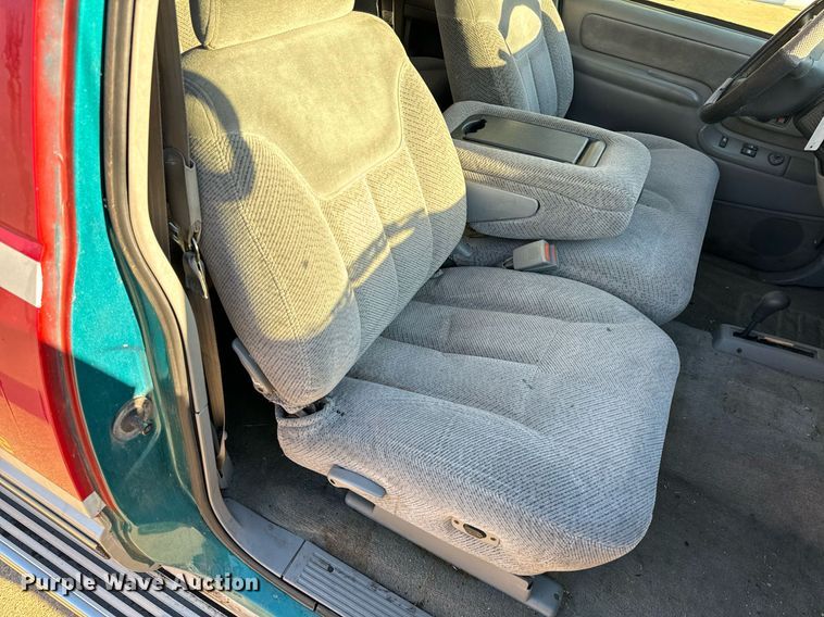 image for item NM9079 1996 Chevrolet Silverado 3500  Ext. Cab pickup truck cab and chassis