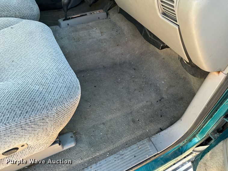 image for item NM9079 1996 Chevrolet Silverado 3500  Ext. Cab pickup truck cab and chassis