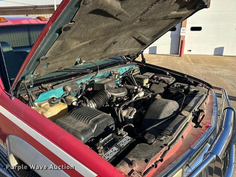 image for item NM9079 1996 Chevrolet Silverado 3500  Ext. Cab pickup truck cab and chassis