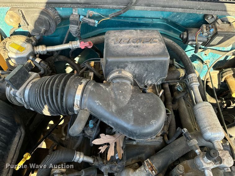 image for item NM9079 1996 Chevrolet Silverado 3500  Ext. Cab pickup truck cab and chassis