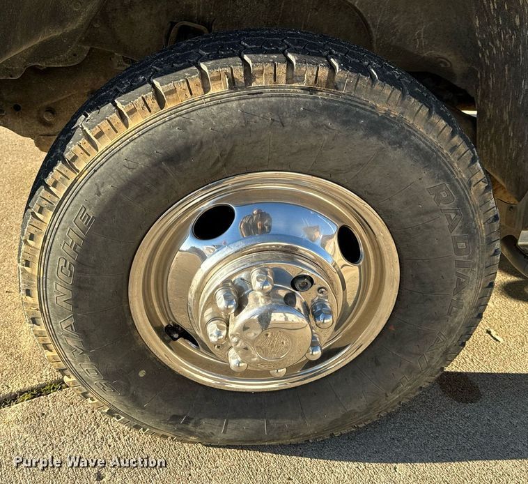 image for item NM9079 1996 Chevrolet Silverado 3500  Ext. Cab pickup truck cab and chassis