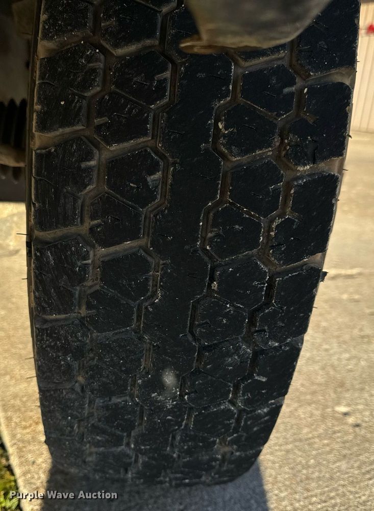 image for item NM9079 1996 Chevrolet Silverado 3500  Ext. Cab pickup truck cab and chassis