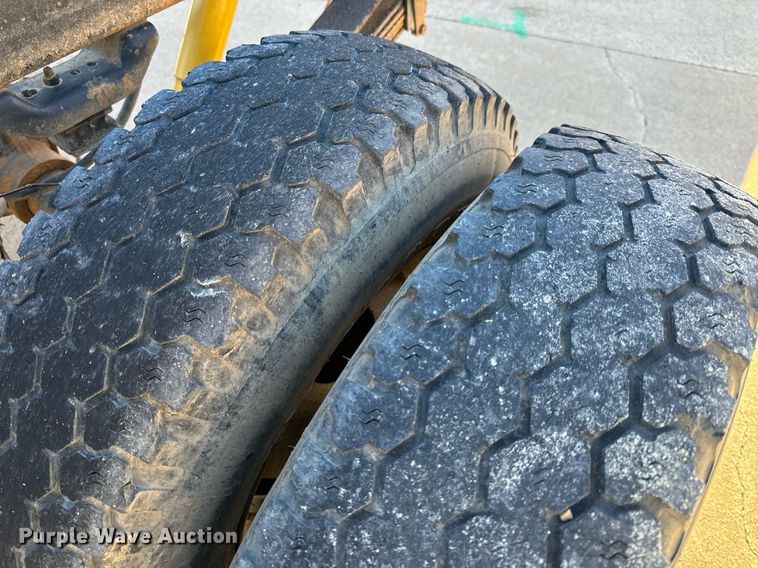 image for item NM9079 1996 Chevrolet Silverado 3500  Ext. Cab pickup truck cab and chassis