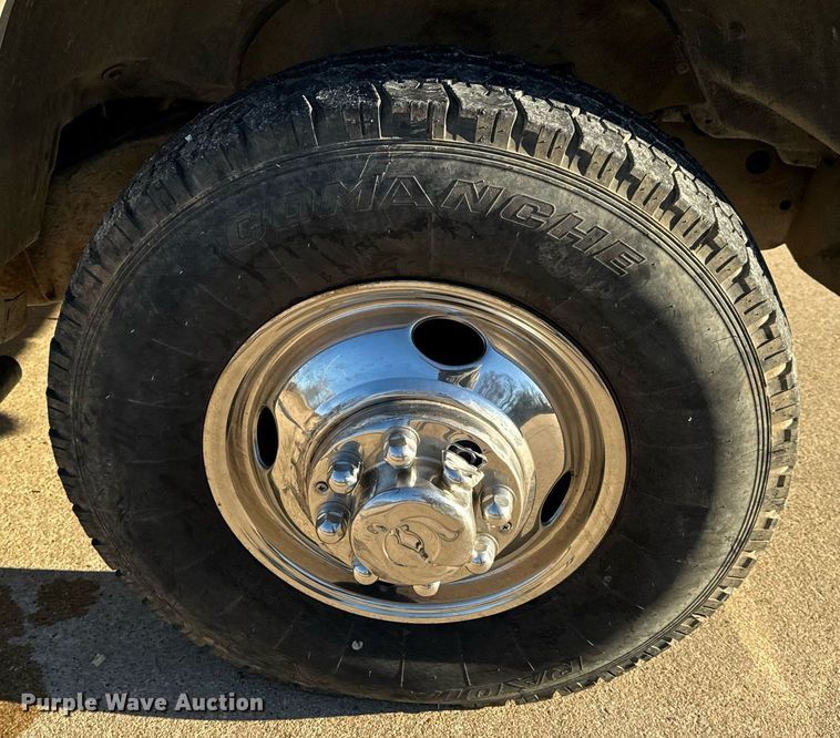 image for item NM9079 1996 Chevrolet Silverado 3500  Ext. Cab pickup truck cab and chassis