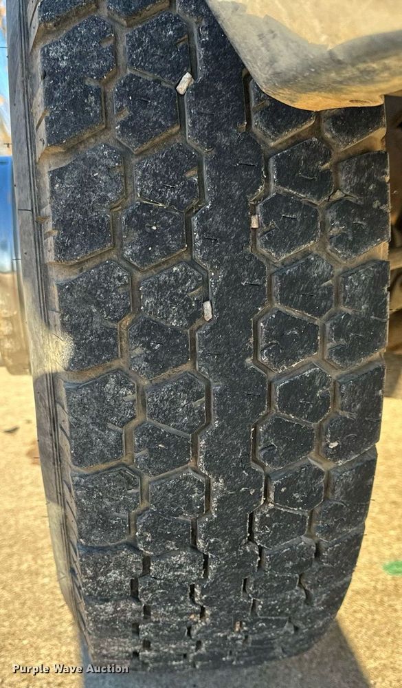 image for item NM9079 1996 Chevrolet Silverado 3500  Ext. Cab pickup truck cab and chassis