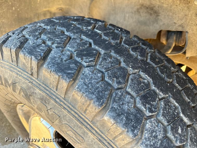 image for item NM9079 1996 Chevrolet Silverado 3500  Ext. Cab pickup truck cab and chassis