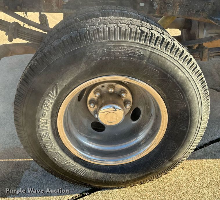 image for item NM9079 1996 Chevrolet Silverado 3500  Ext. Cab pickup truck cab and chassis