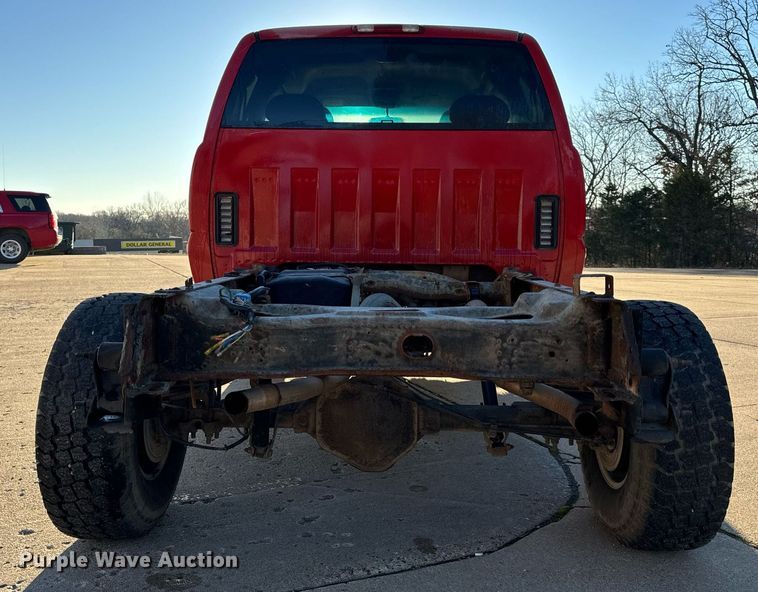 image for item NM9080 2001 GMC Sierra 2500HD SLE  Ext. Cab pickup truck cab and chassis