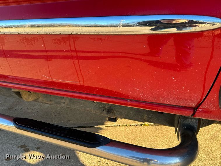 image for item NM9080 2001 GMC Sierra 2500HD SLE  Ext. Cab pickup truck cab and chassis