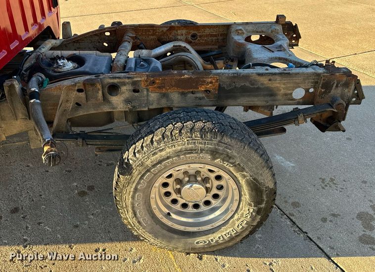 image for item NM9080 2001 GMC Sierra 2500HD SLE  Ext. Cab pickup truck cab and chassis