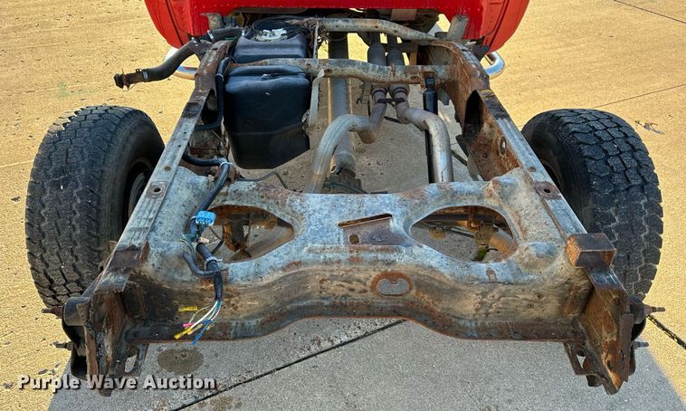 image for item NM9080 2001 GMC Sierra 2500HD SLE  Ext. Cab pickup truck cab and chassis