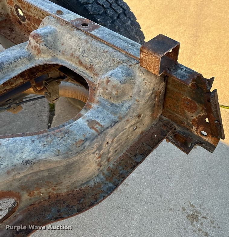 image for item NM9080 2001 GMC Sierra 2500HD SLE  Ext. Cab pickup truck cab and chassis