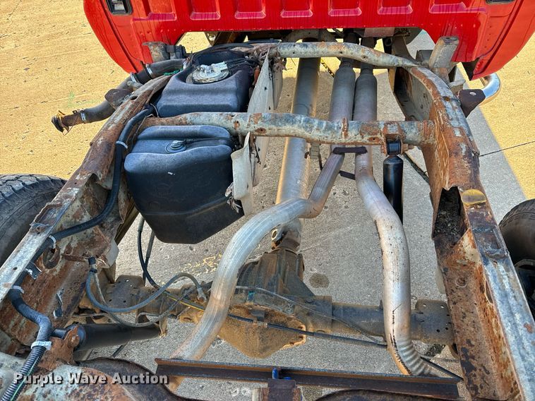 image for item NM9080 2001 GMC Sierra 2500HD SLE  Ext. Cab pickup truck cab and chassis